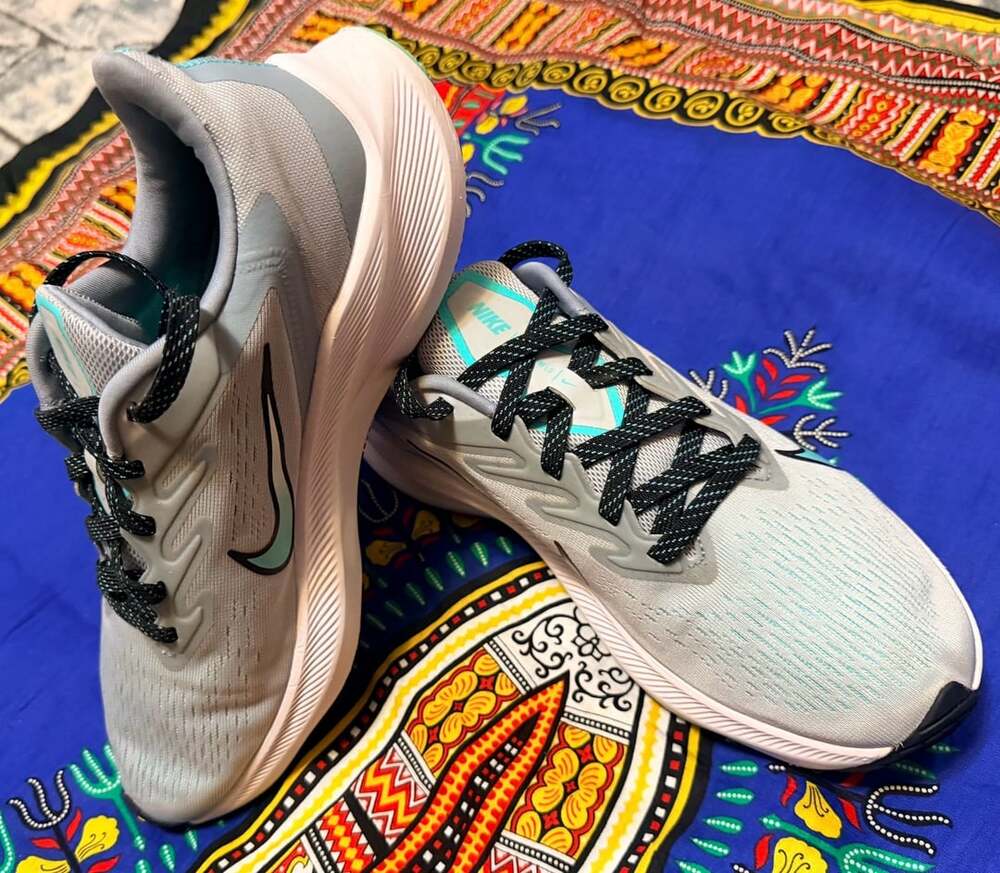 Nike Air Zoom Winflo 7 Running Shoes Gray Teal